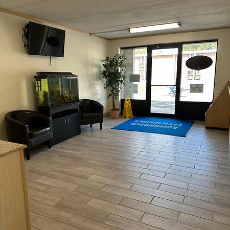 Adirondack Efficiencies Hotel Watertown Bagian luar foto