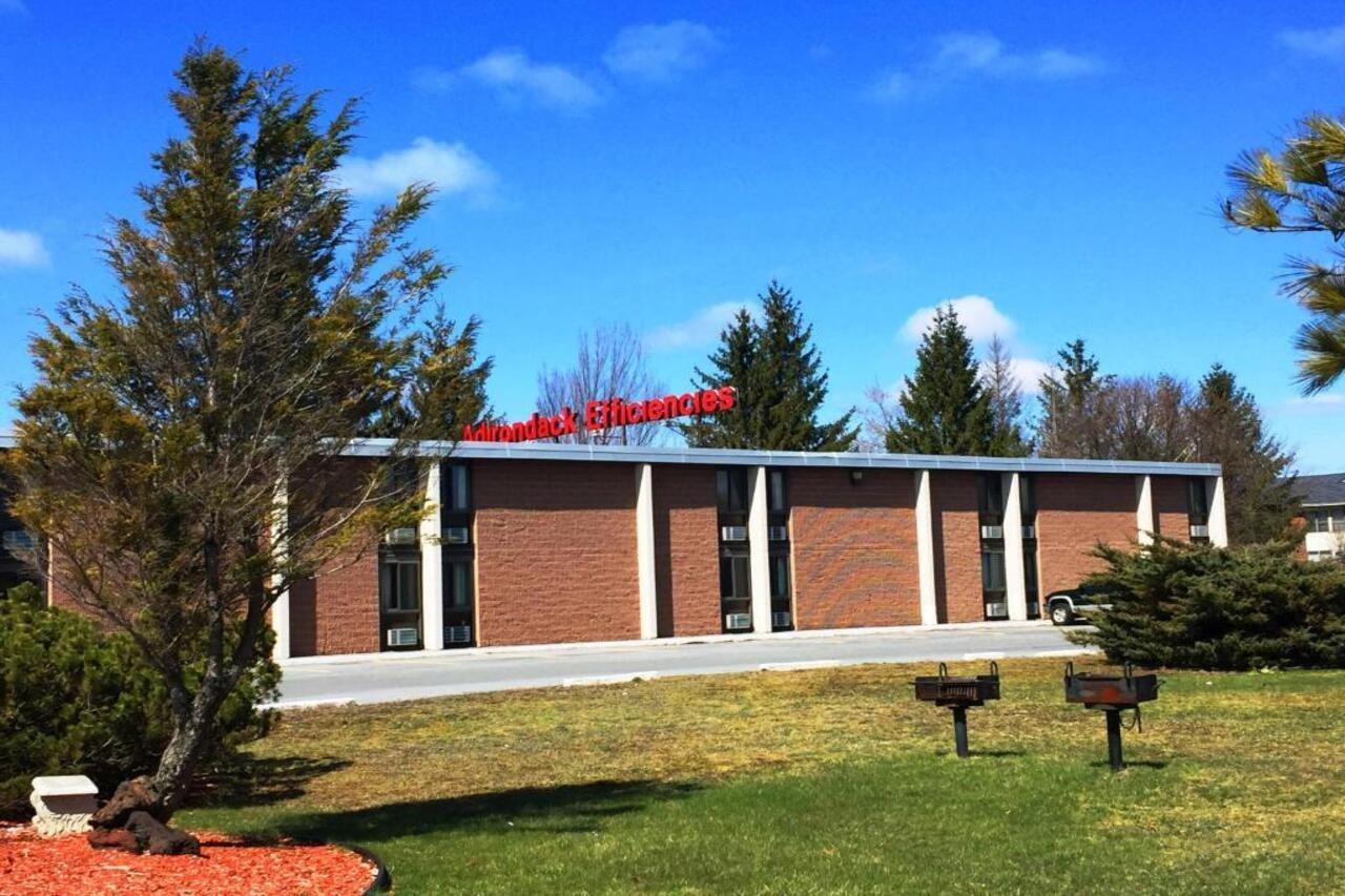 Adirondack Efficiencies Hotel Watertown Bagian luar foto