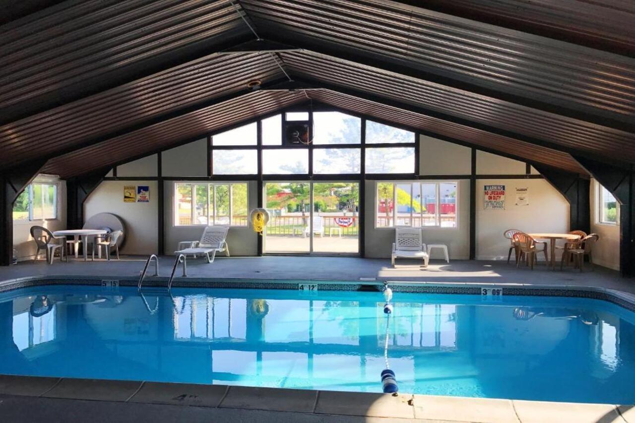 Adirondack Efficiencies Hotel Watertown Bagian luar foto