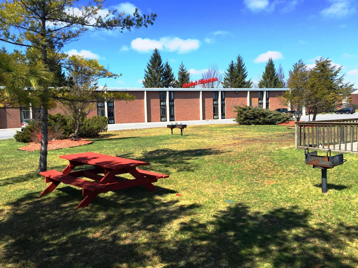 Adirondack Efficiencies Hotel Watertown Bagian luar foto