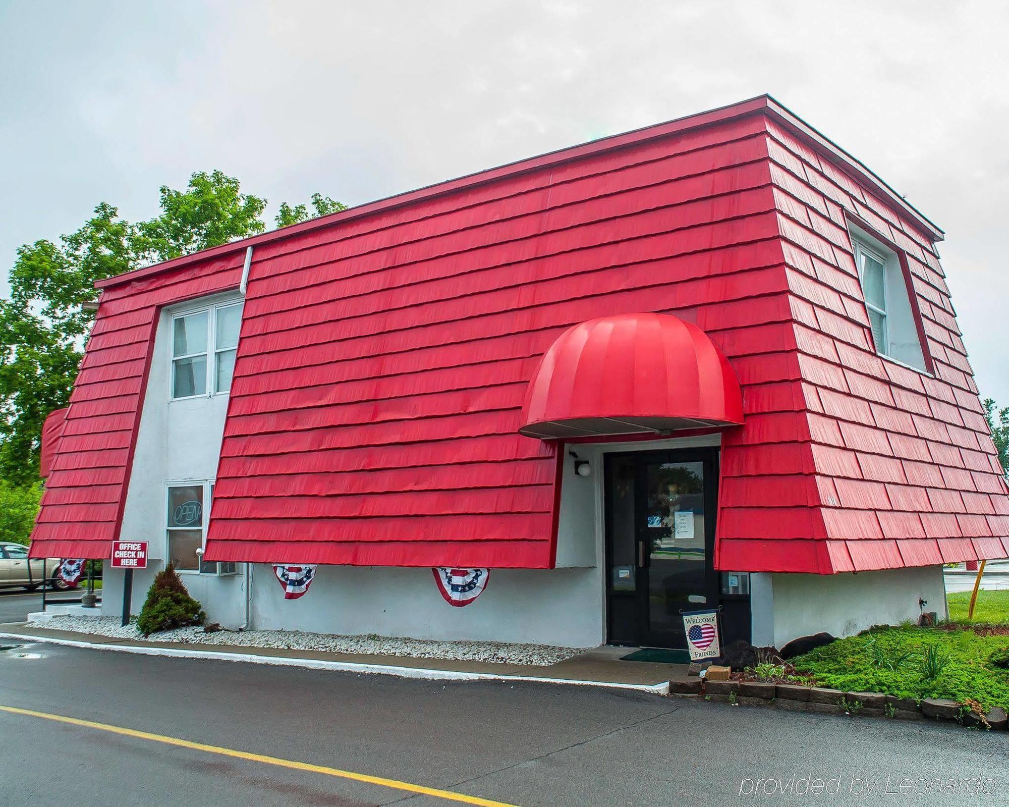 Adirondack Efficiencies Hotel Watertown Bagian luar foto