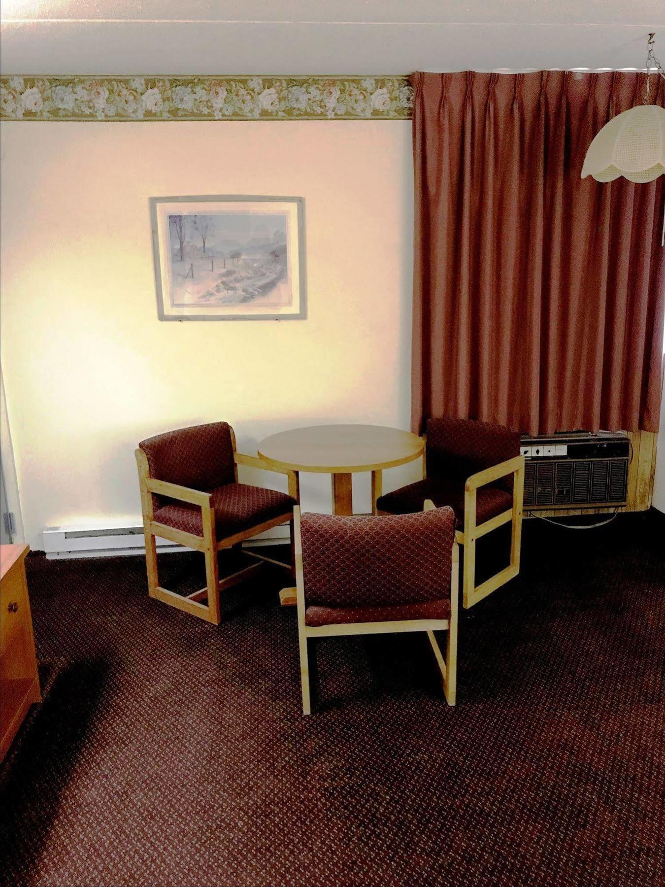 Adirondack Efficiencies Hotel Watertown Bagian luar foto