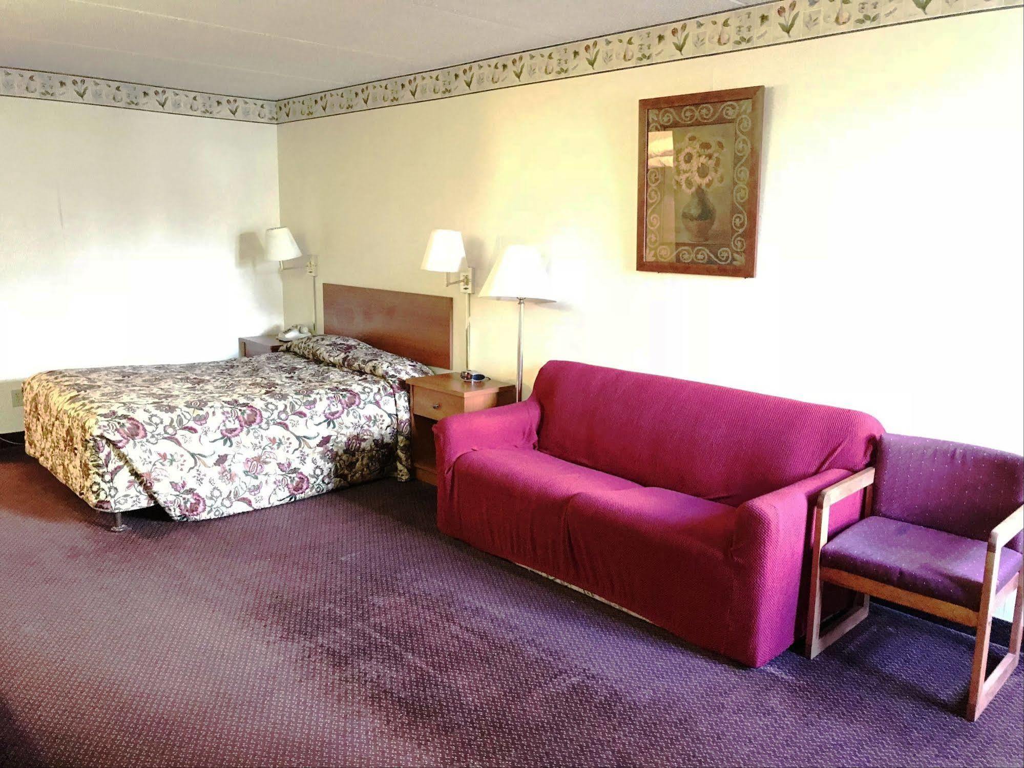 Adirondack Efficiencies Hotel Watertown Bagian luar foto