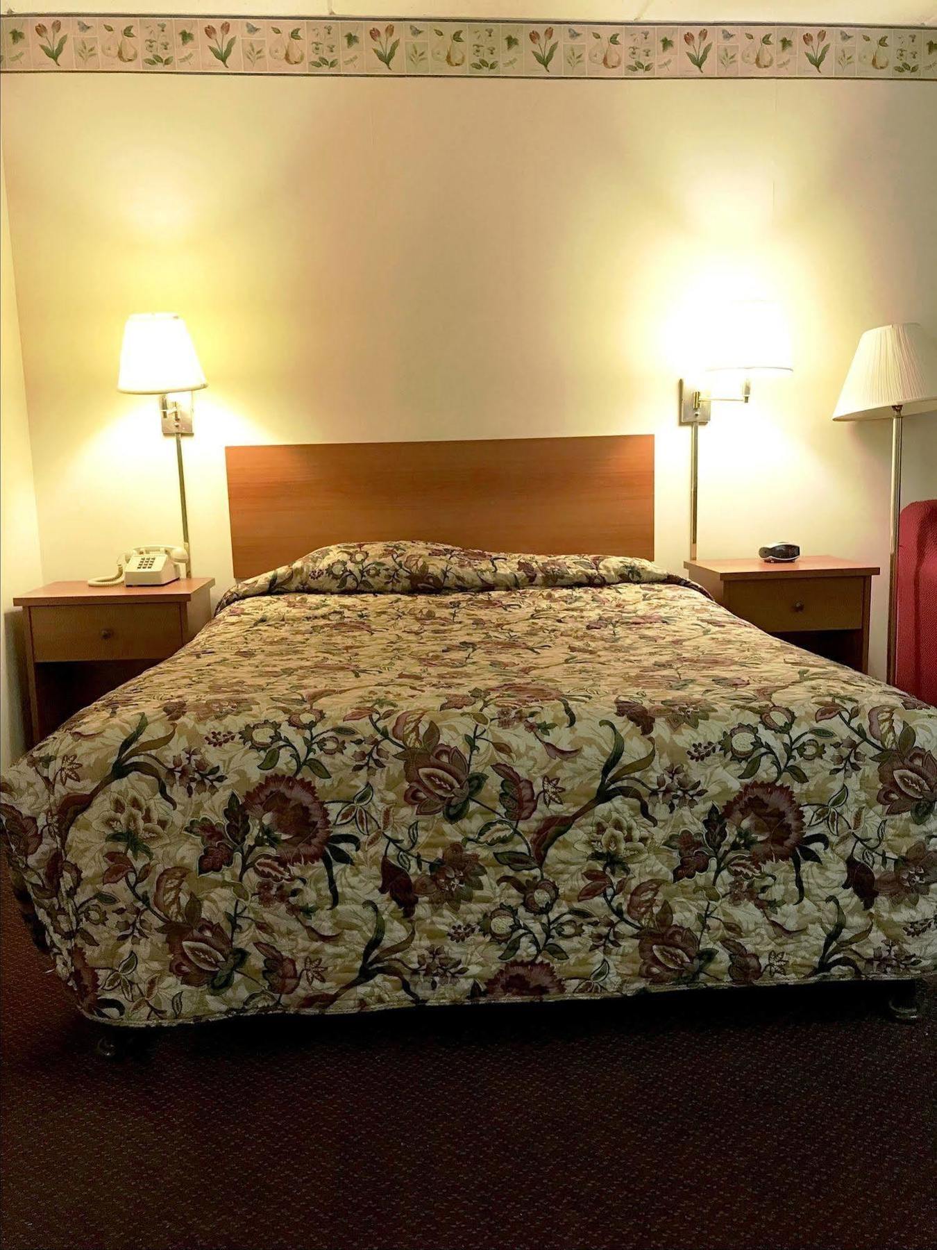 Adirondack Efficiencies Hotel Watertown Bagian luar foto