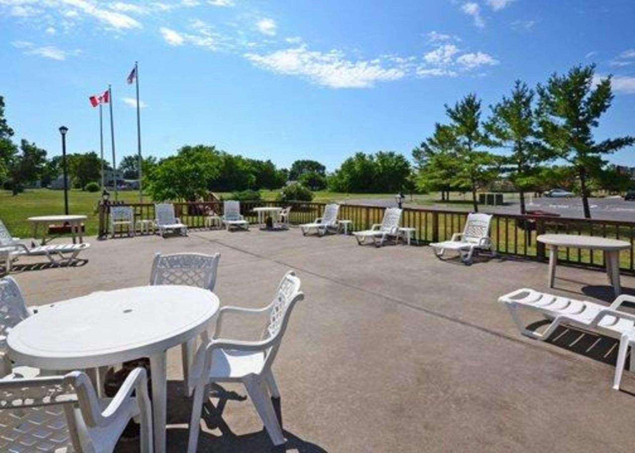 Adirondack Efficiencies Hotel Watertown Bagian luar foto