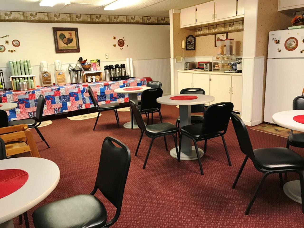 Adirondack Efficiencies Hotel Watertown Bagian luar foto