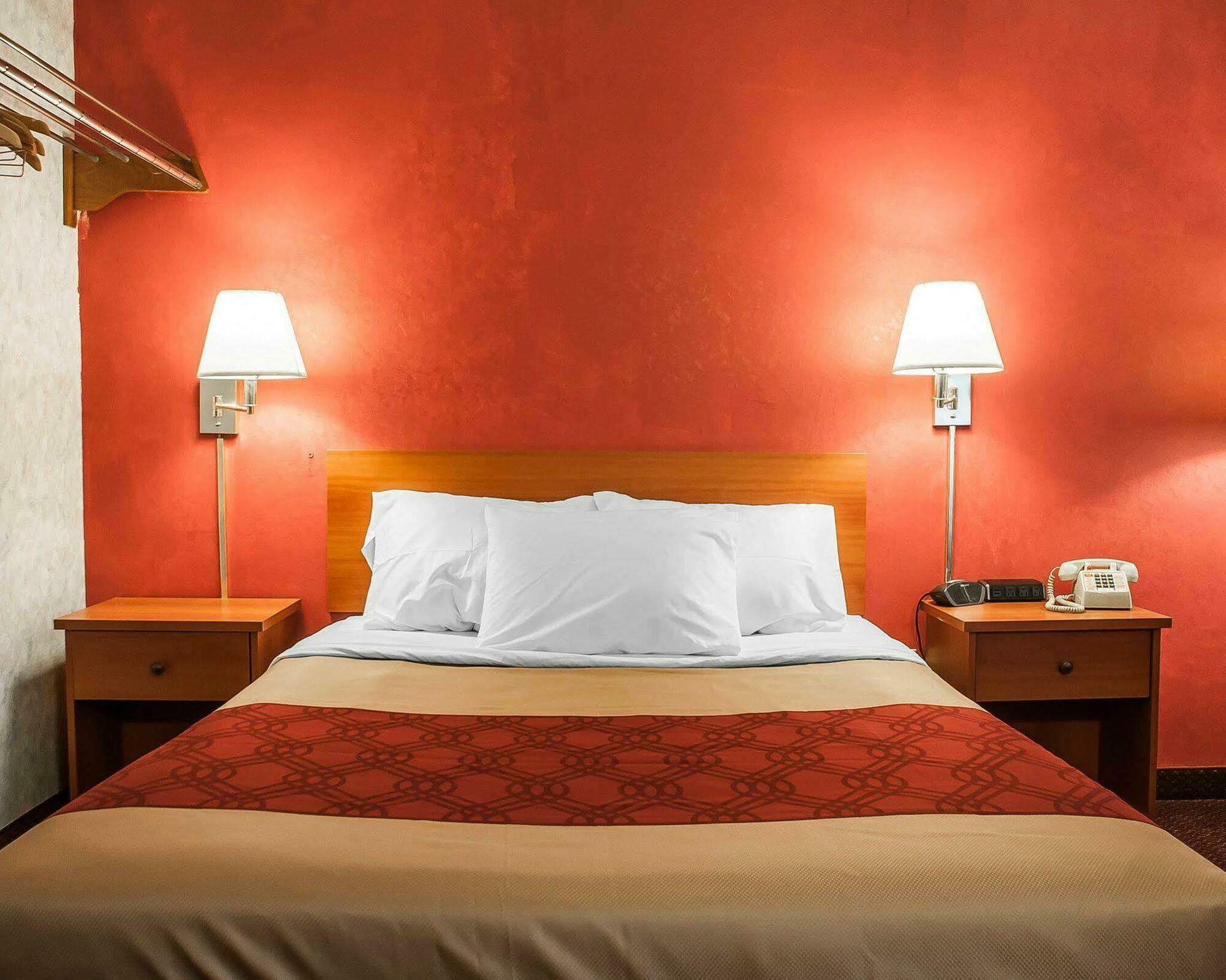 Adirondack Efficiencies Hotel Watertown Bagian luar foto