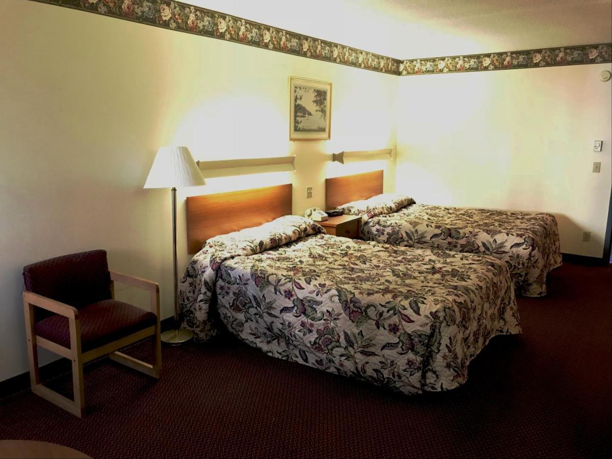 Adirondack Efficiencies Hotel Watertown Bagian luar foto