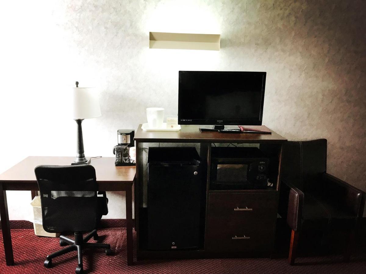 Adirondack Efficiencies Hotel Watertown Bagian luar foto